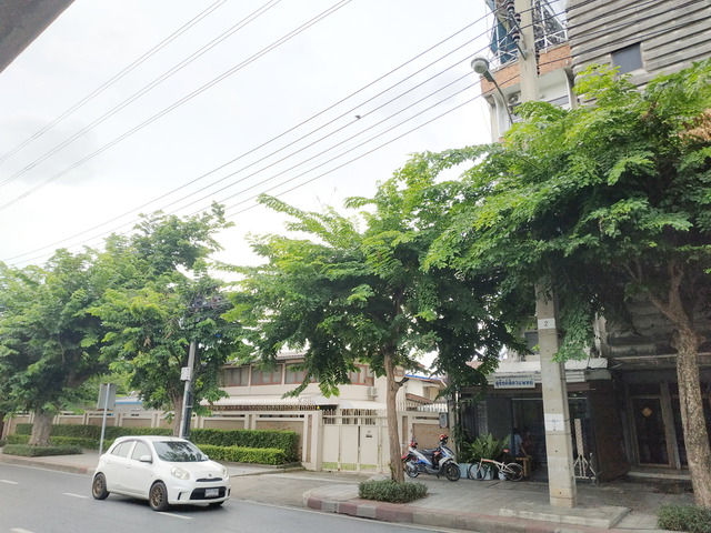 ตึกแถว-อาคารพาณิชย์ ขาย อาคารพาณิชย์ทำเลทอง-บางพลัด Office-and-Airbnb-investment-BangPhlat-BAngkok, good-for-Airbnb-daily-rentals, ฝั่งธนใกล้BTS เหมาะทำตึกแถวปล่อยเช่ารายวัน