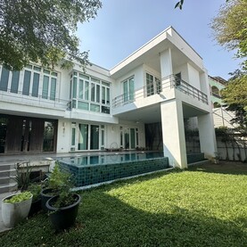 ขาย บ้านเดี่ยว พร้อมสวนส่วนตัว Sukhumvit71SinglehouseforsalenearBTSPhraKhanong, ใจกลางสุขุมวิท71 withpoolvillaSukhumvit71 พร้อมสระว่ายน้ำ